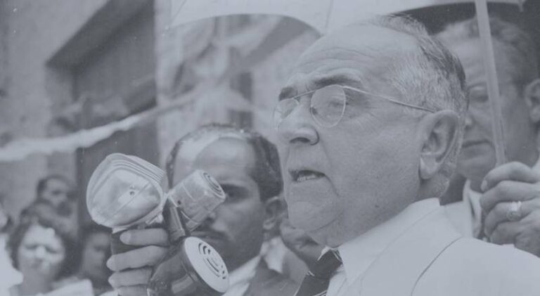 O Rádio na Era Vargas: Política, Propaganda e Cultura de Massa